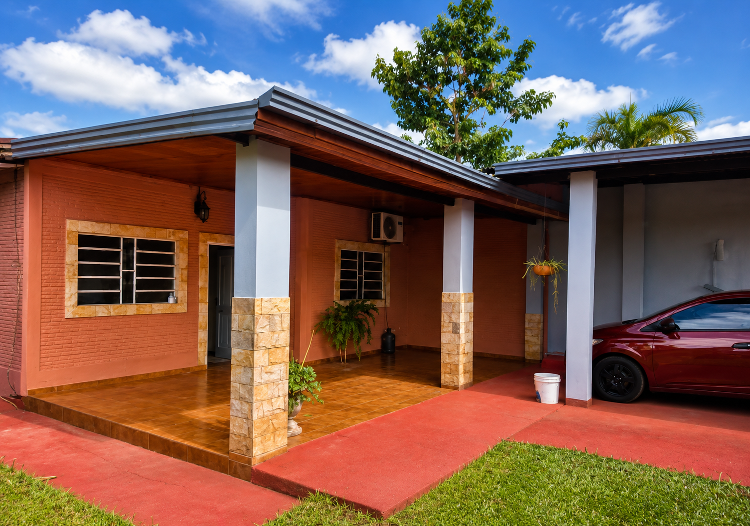 CASA CON LOCALES COMERCIALES