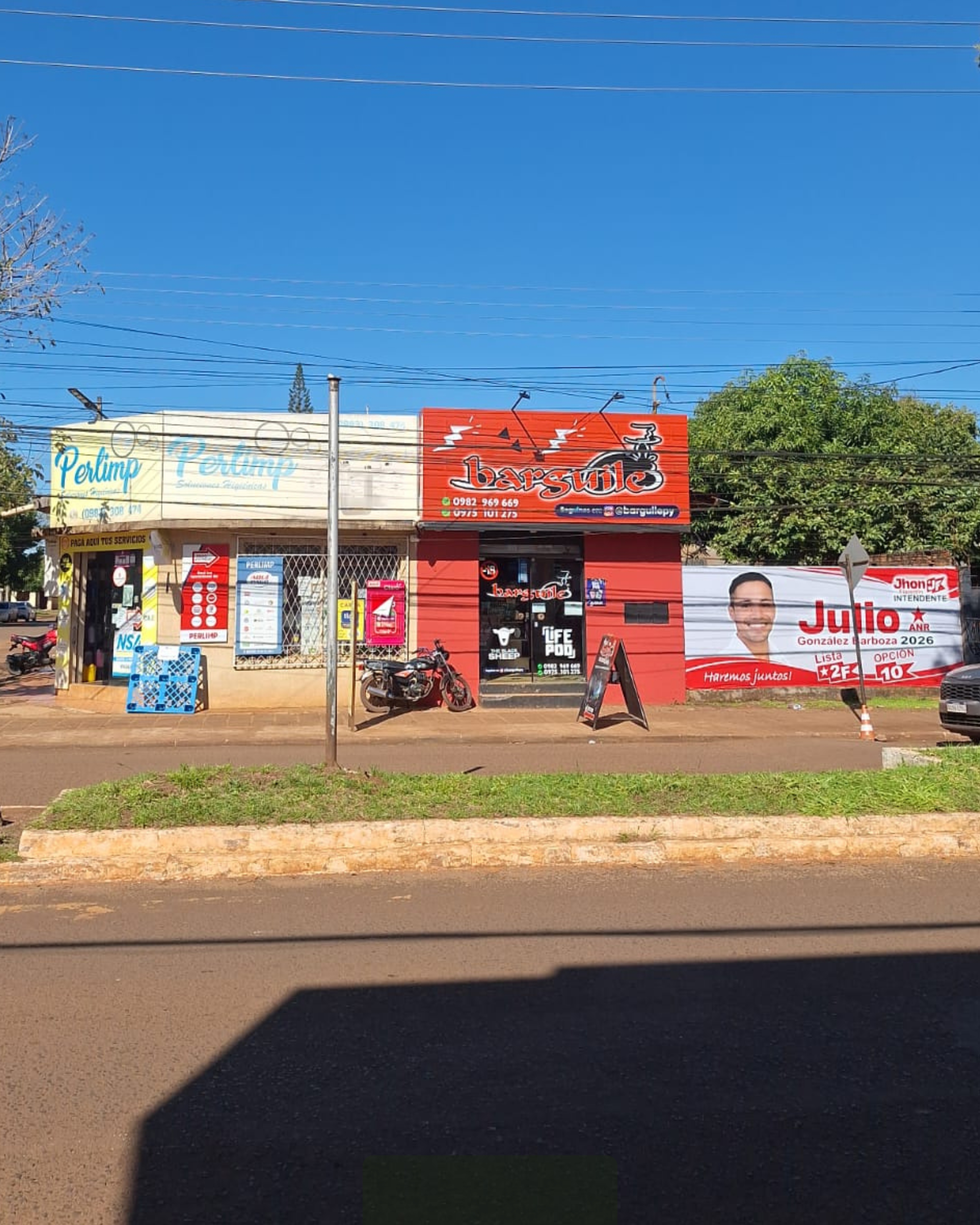 SALONES COMERCIALES